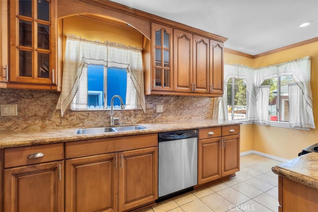 5943 Gardenia Avenue