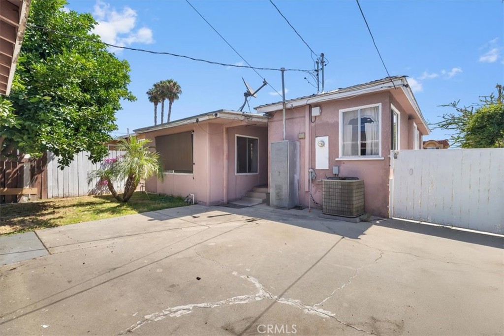 5943 Gardenia Avenue