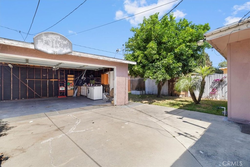 5943 Gardenia Avenue