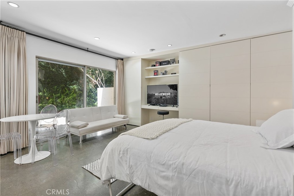 8787 Shoreham Drive B4