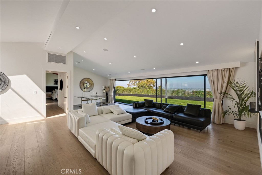 28056 Palos Verdes Dr E