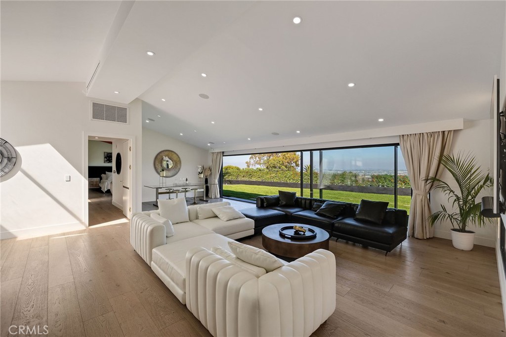 28056 Palos Verdes Dr E