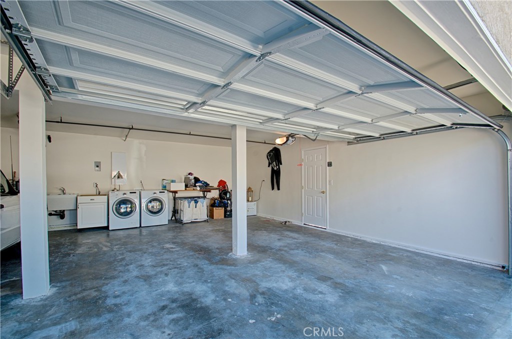 2720 27201/2 Carnegie Lane