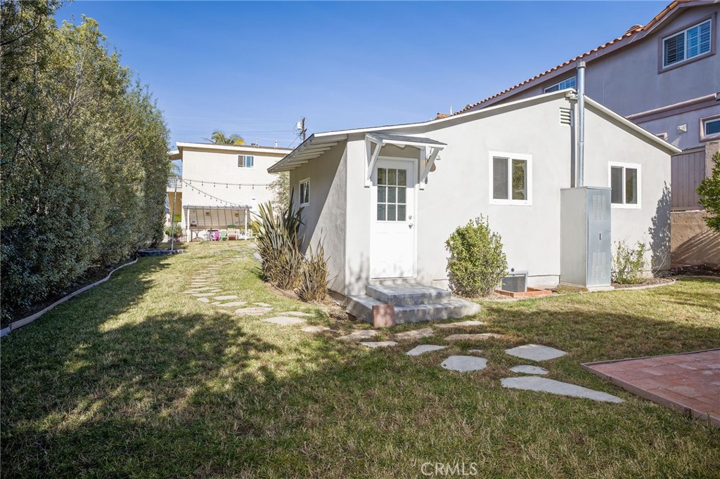 2720 27201/2 Carnegie Lane