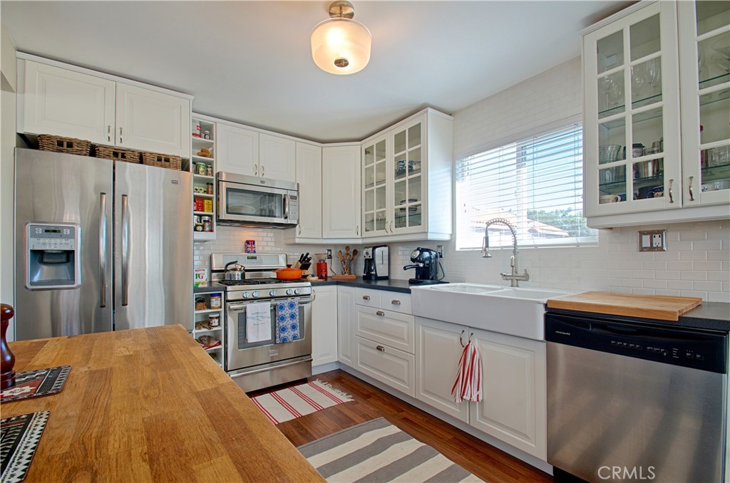 2720 27201/2 Carnegie Lane