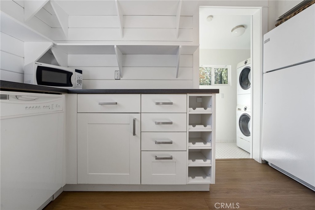 2720 27201/2 Carnegie Lane