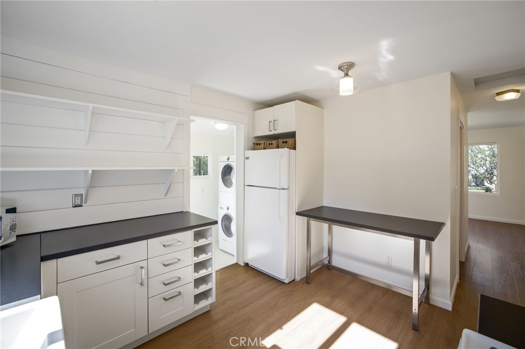 2720 27201/2 Carnegie Lane