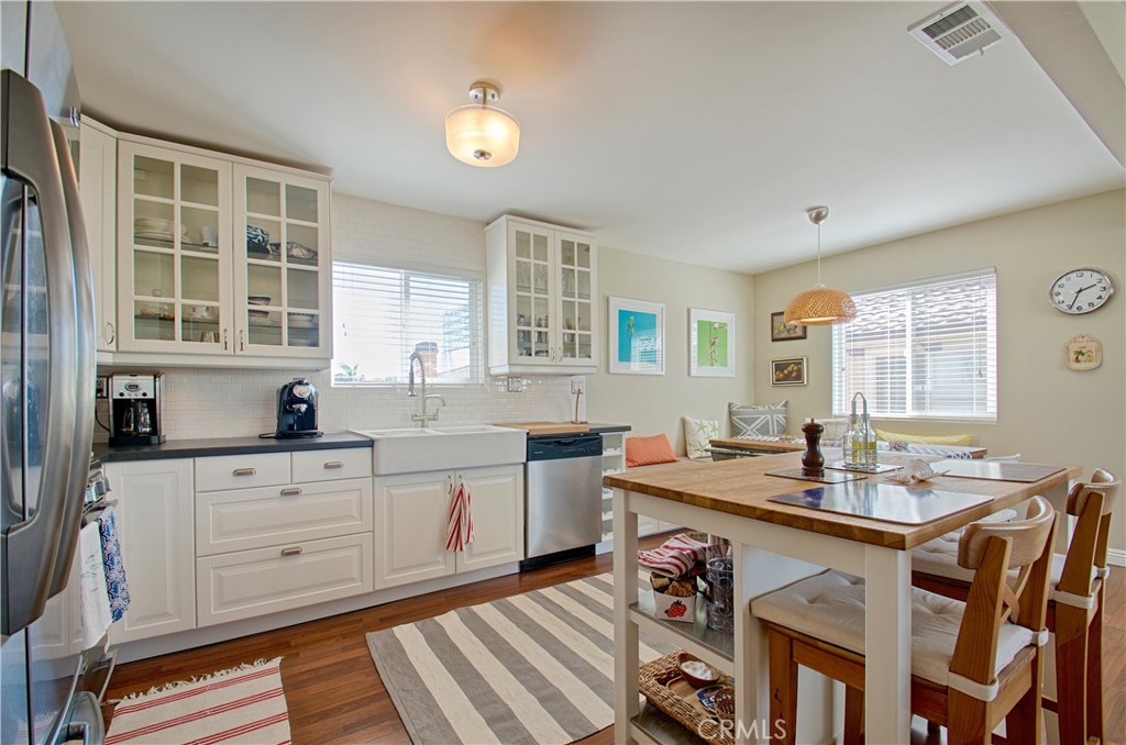 2720 27201/2 Carnegie Lane