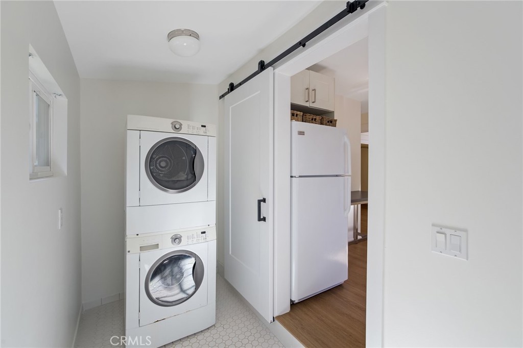 2720 27201/2 Carnegie Lane