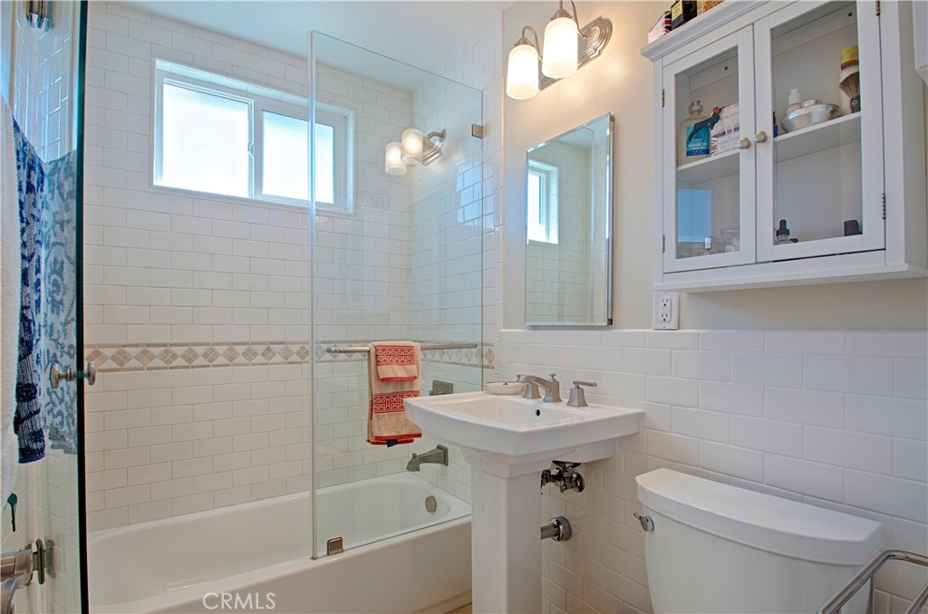 2720 27201/2 Carnegie Lane