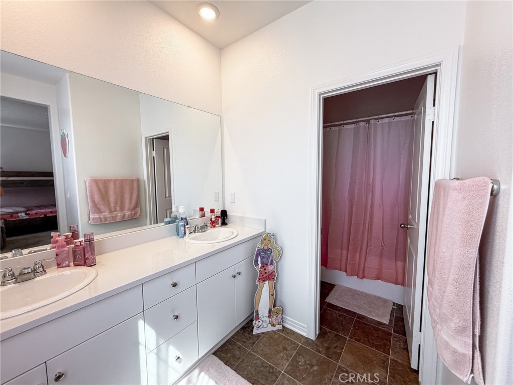 16006 Lasselle Street 6