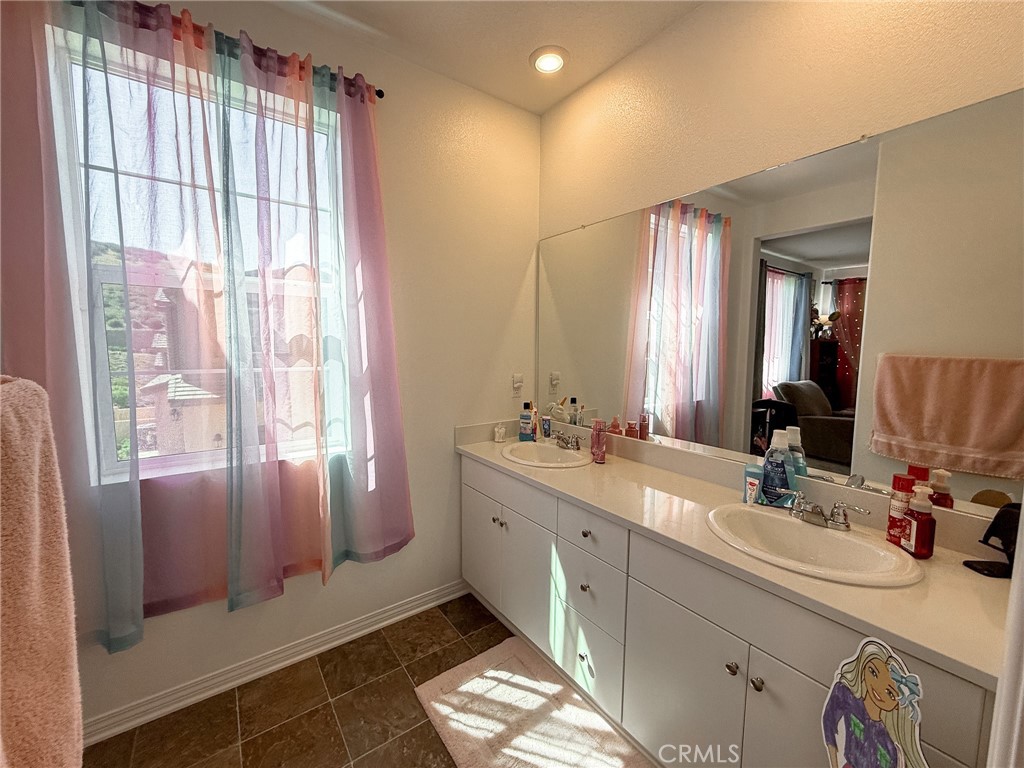 16006 Lasselle Street 6