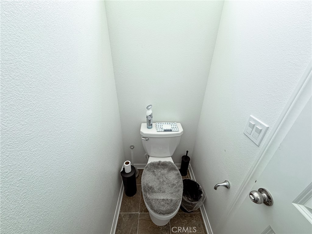 16006 Lasselle Street 6