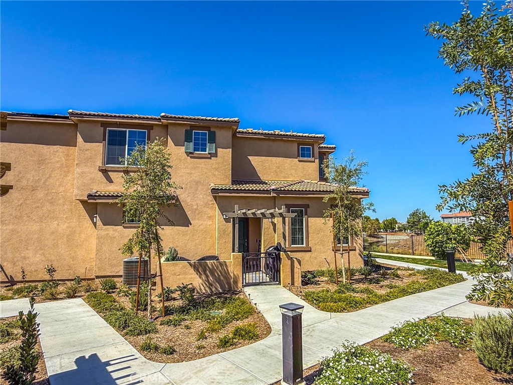 16006 Lasselle Street 6