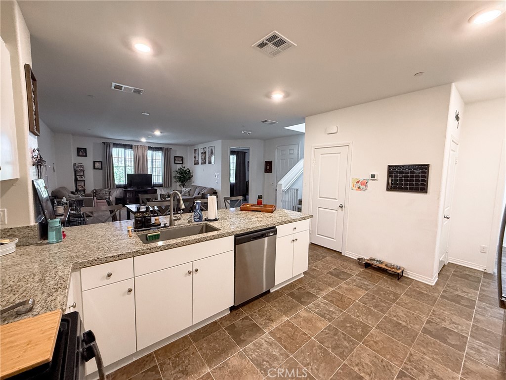 16006 Lasselle Street 6