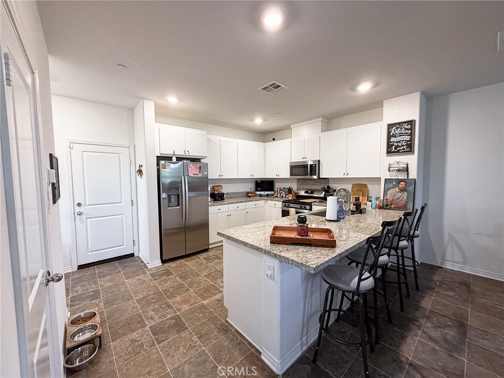 16006 Lasselle Street 6