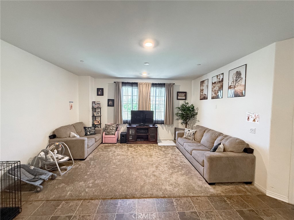 16006 Lasselle Street 6