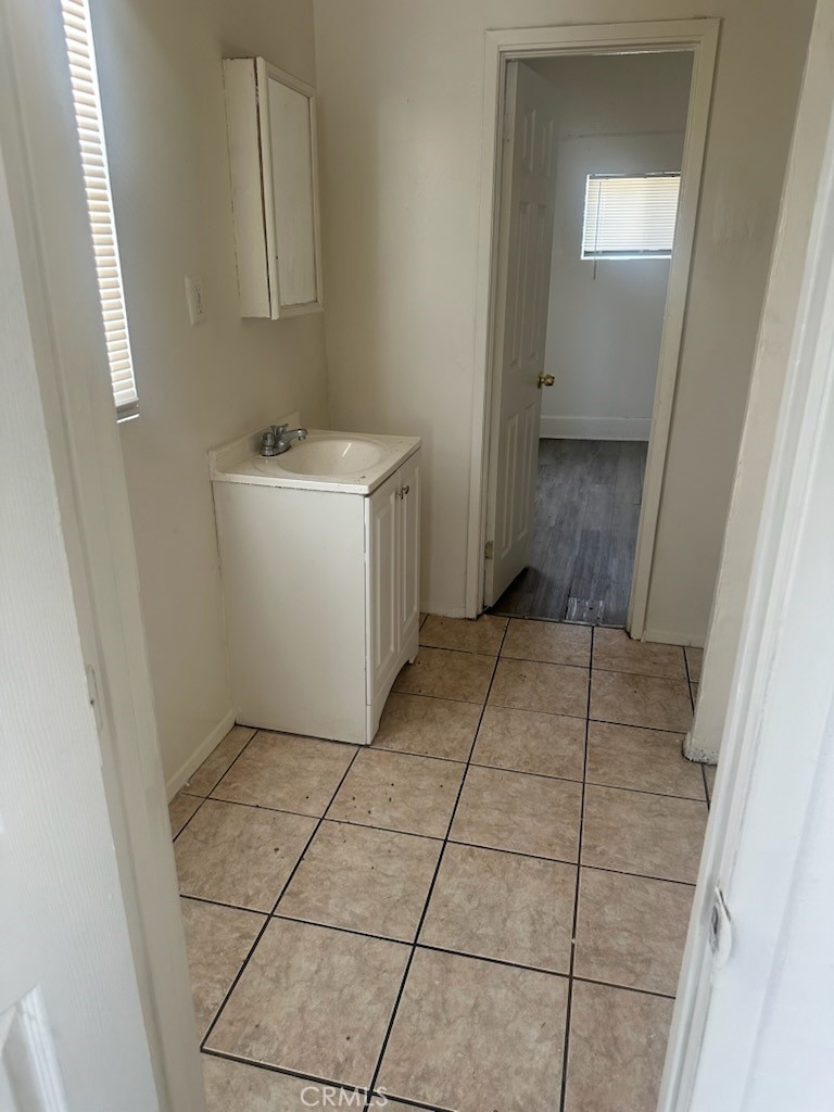1729 W 35th Street