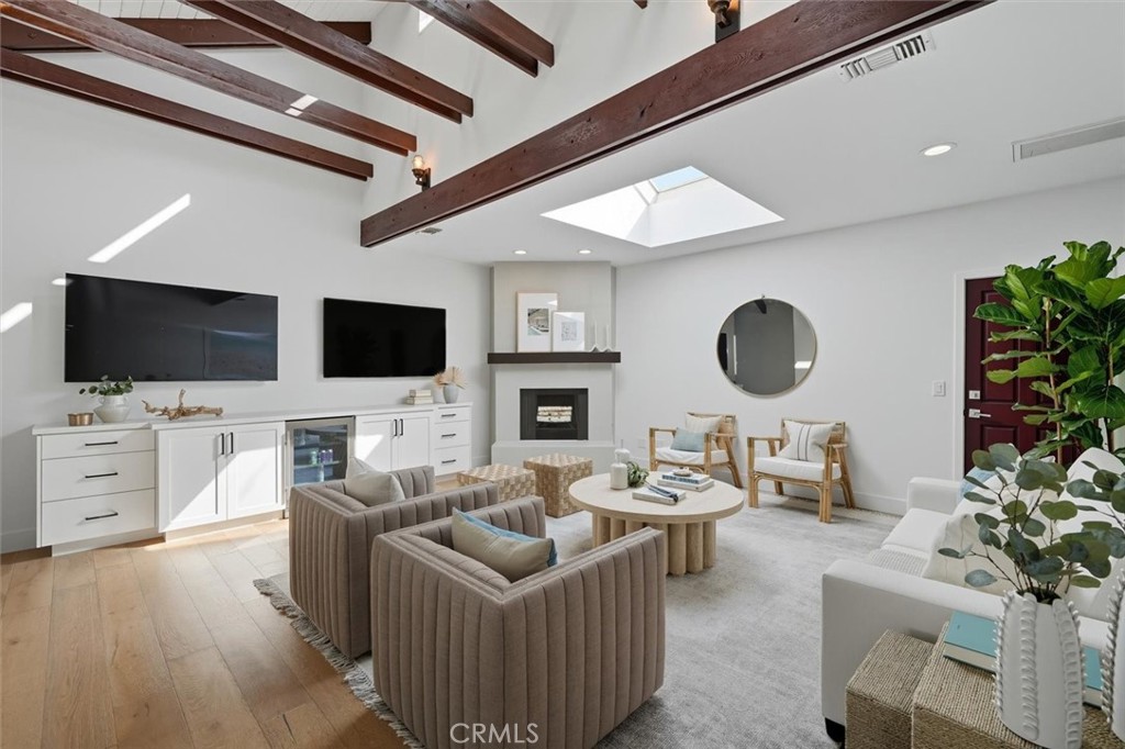 3616 Laurel