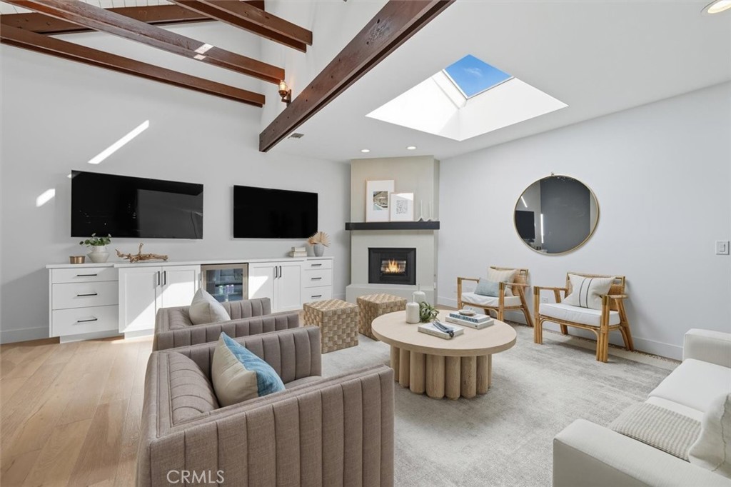 3616 Laurel
