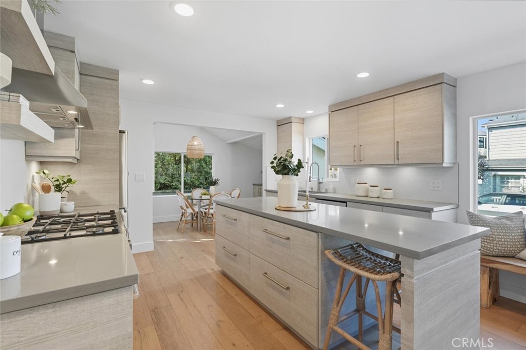 3616 Laurel