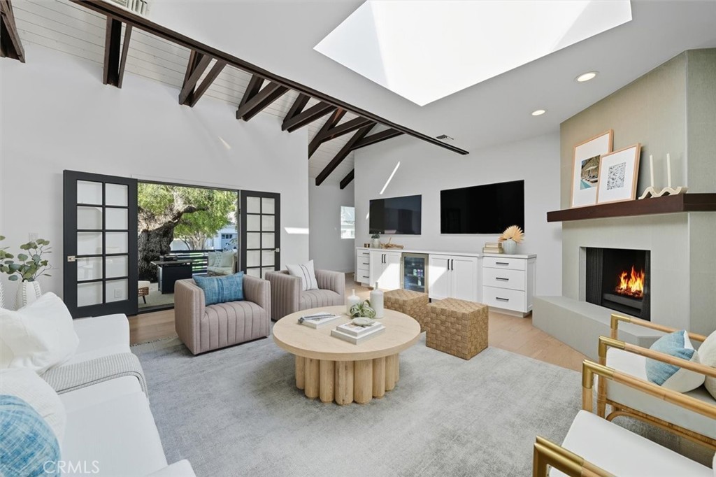 3616 Laurel
