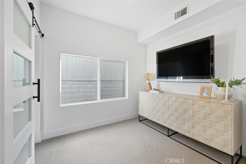 3616 Laurel