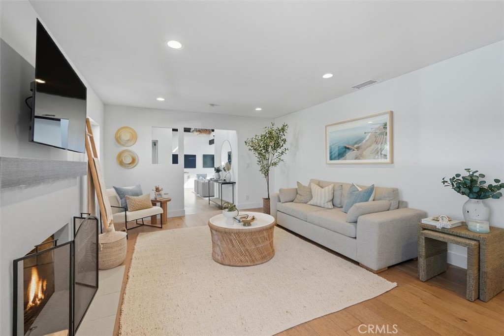 3616 Laurel