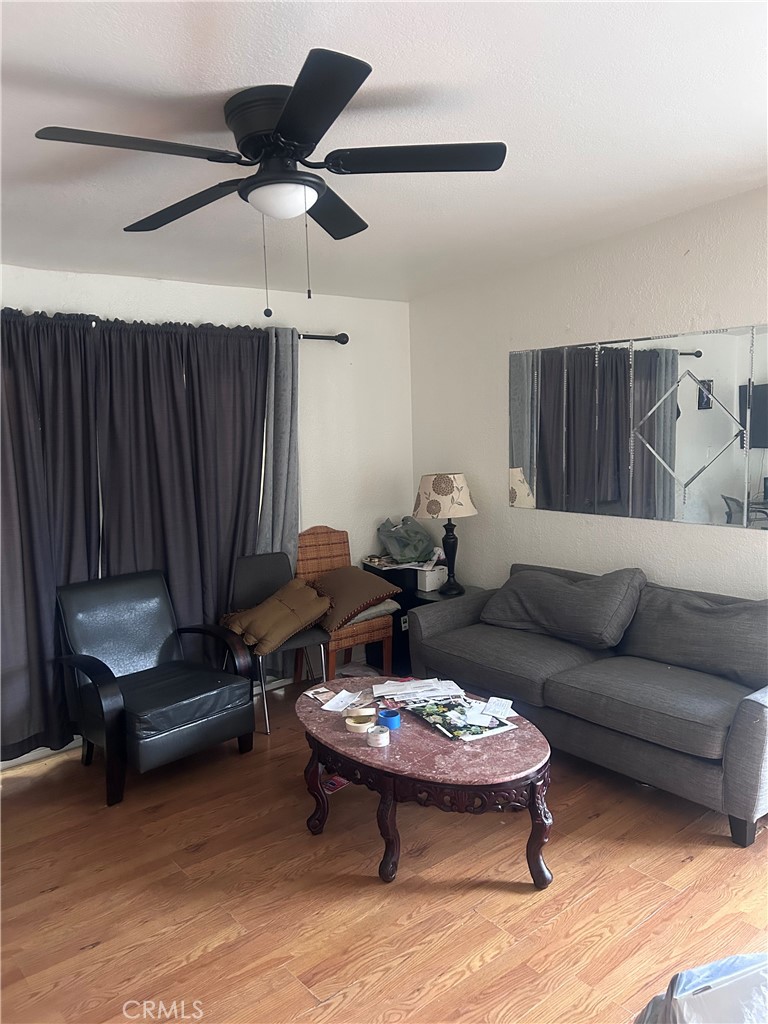 8452 8452 Stanton Avenue