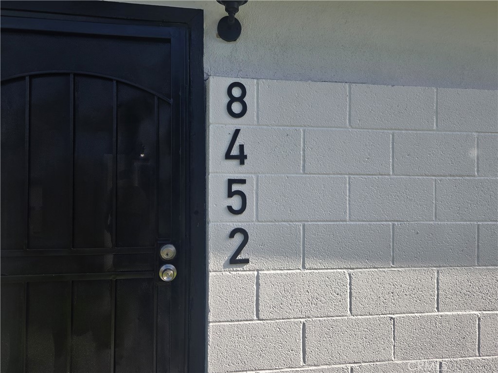 8452 8452 Stanton Avenue