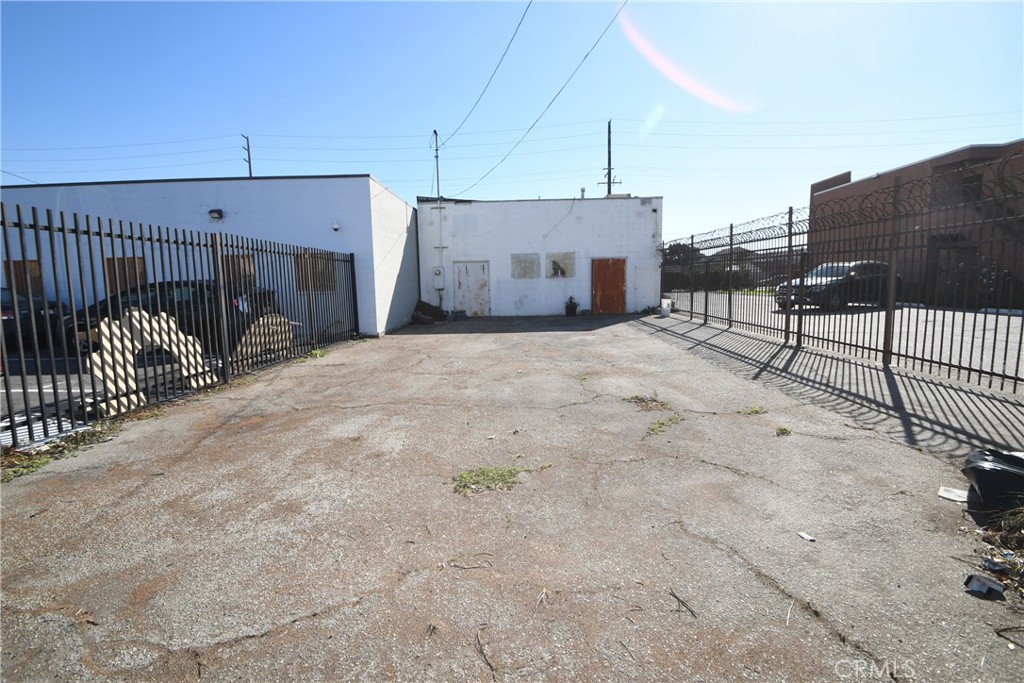 543 W Compton