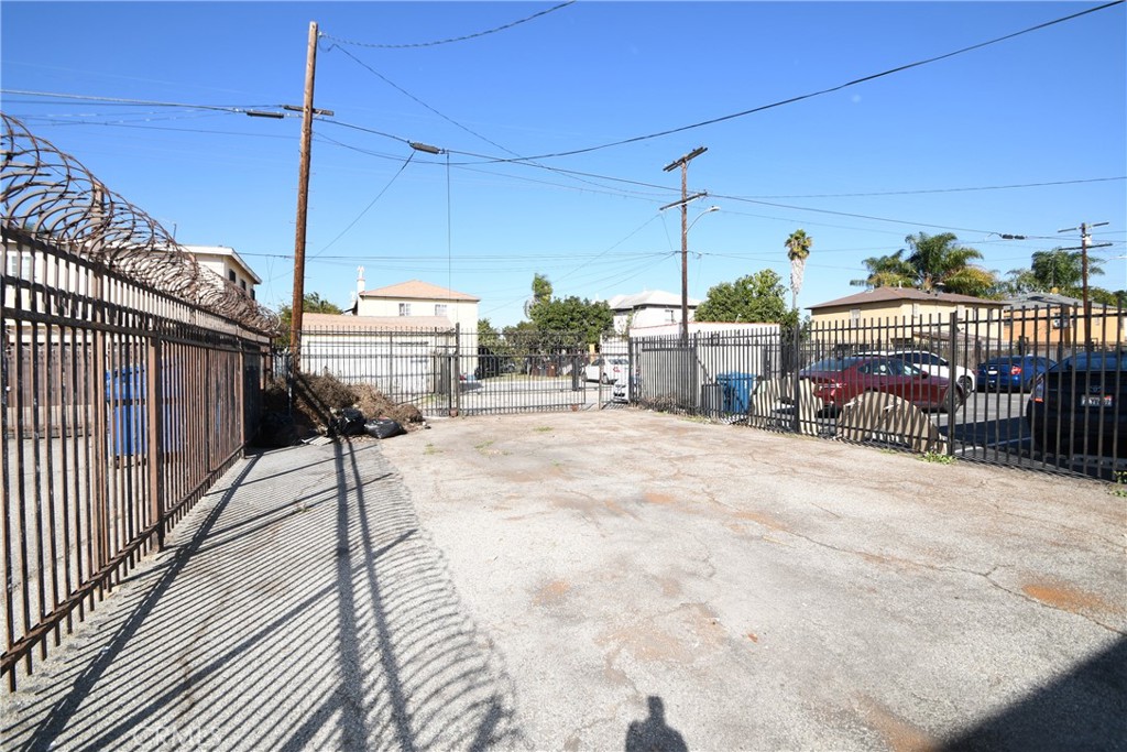 543 W Compton