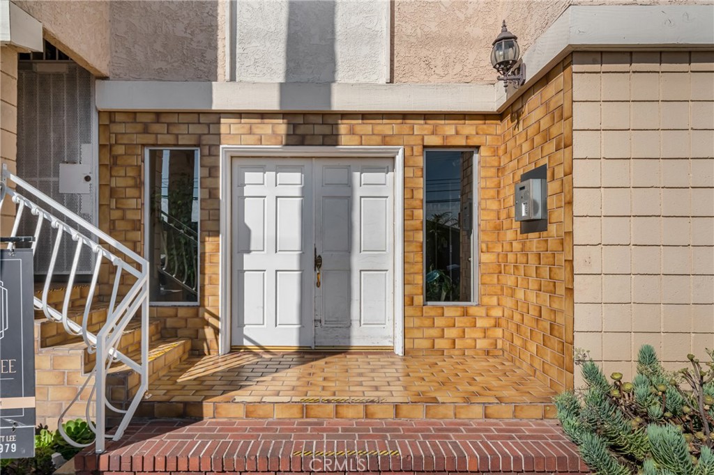 1311 S Grand Avenue 17