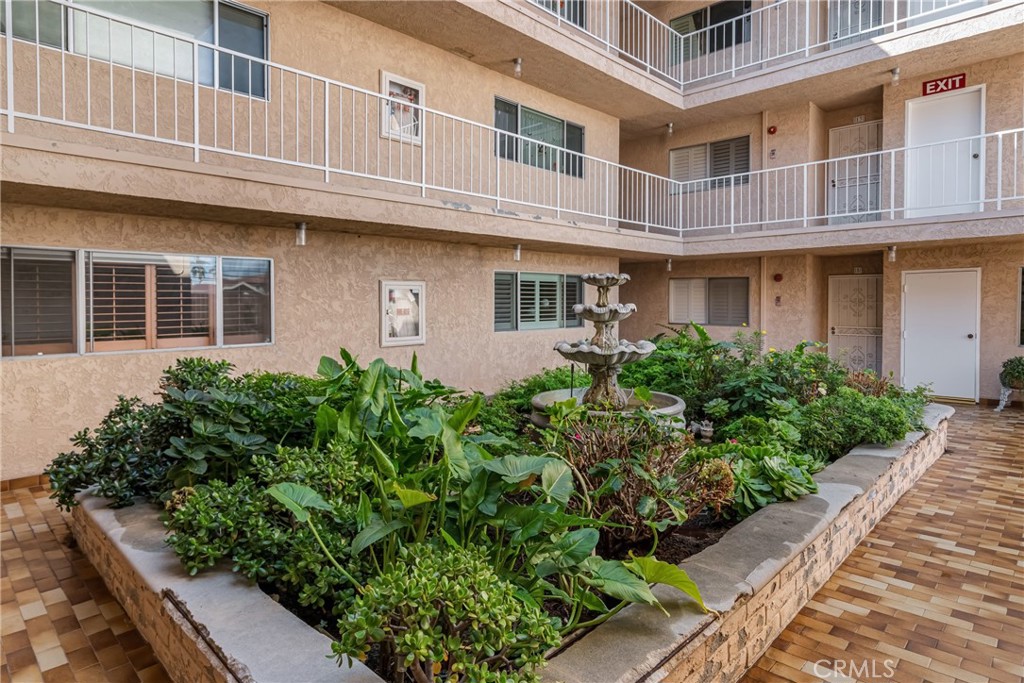 1311 S Grand Avenue 17