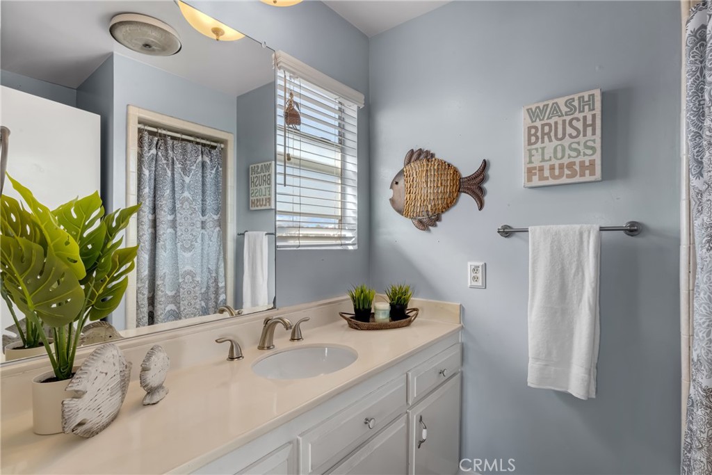 1311 S Grand Avenue 17