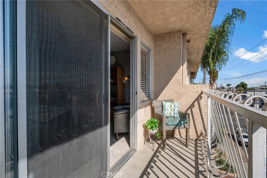 1311 S Grand Avenue 17