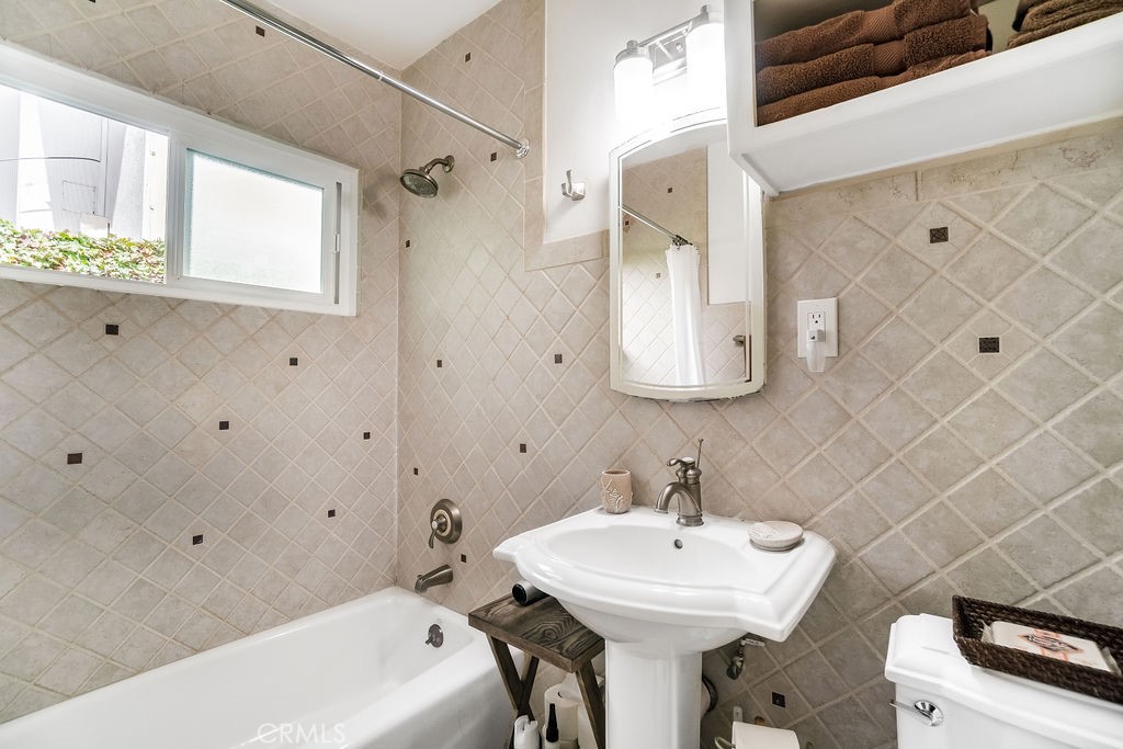 1719 Camino de la Costa