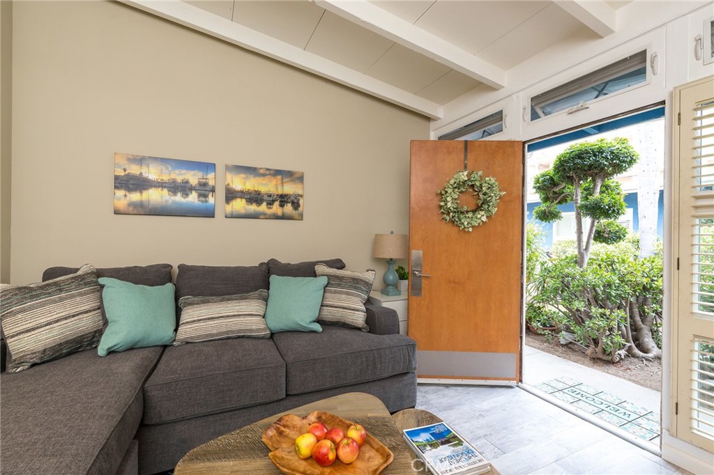 1719 Camino de la Costa