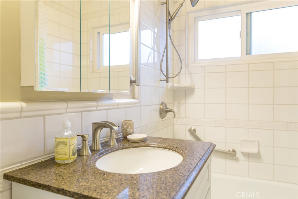 1719 Camino de la Costa