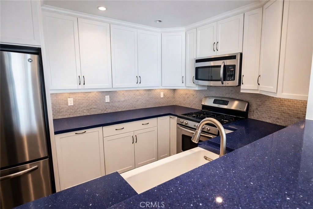 653 Manhattan Beach Boulevard M