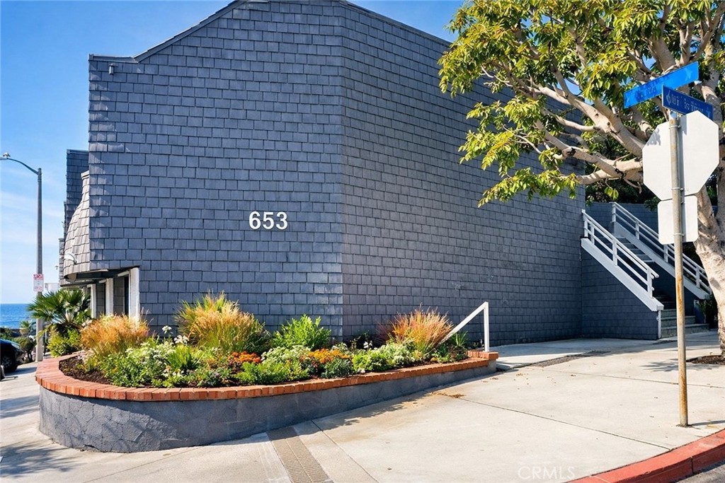 653 Manhattan Beach Boulevard M