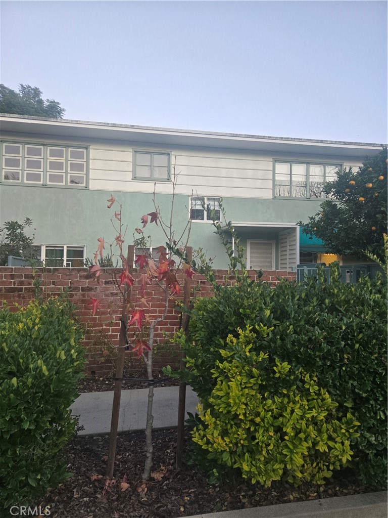 5156 1/2 Village