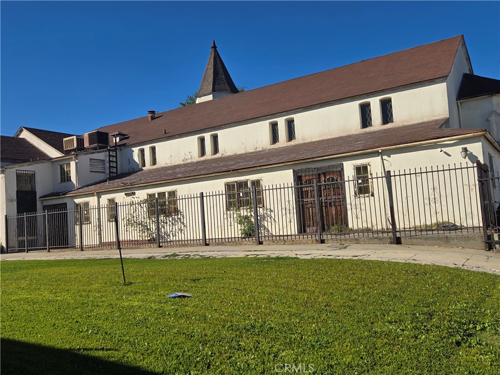 7405 Normandie Avenue