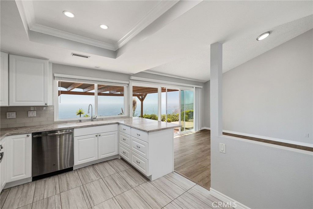 3418 Seaglen Drive