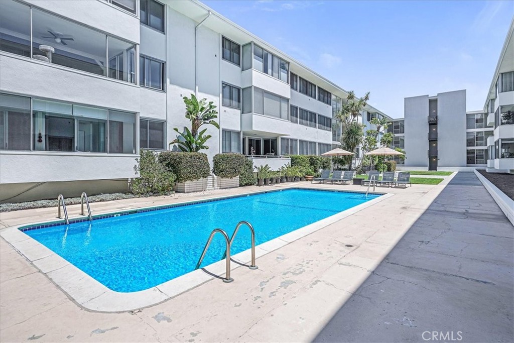 8701 Delgany 205