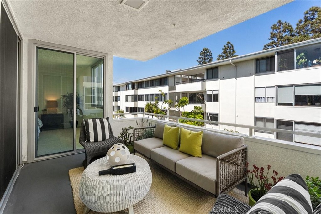 8701 Delgany 205