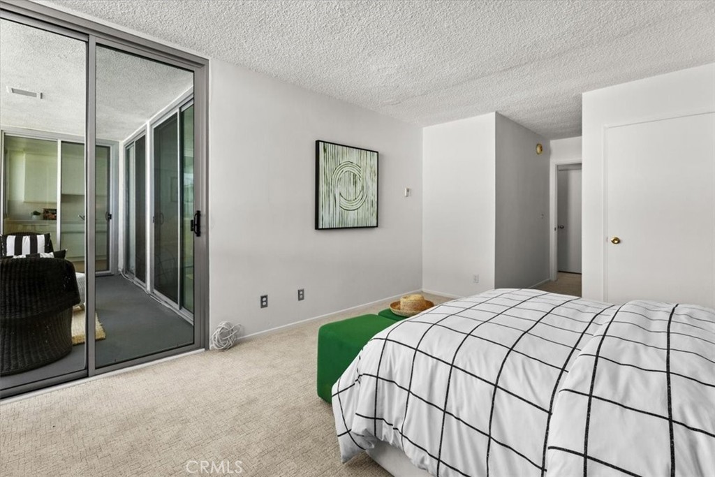 8701 Delgany 205