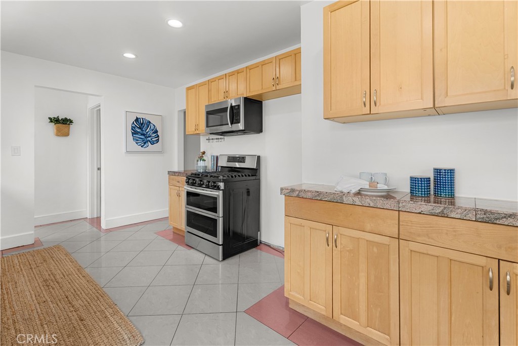 929 Lomita