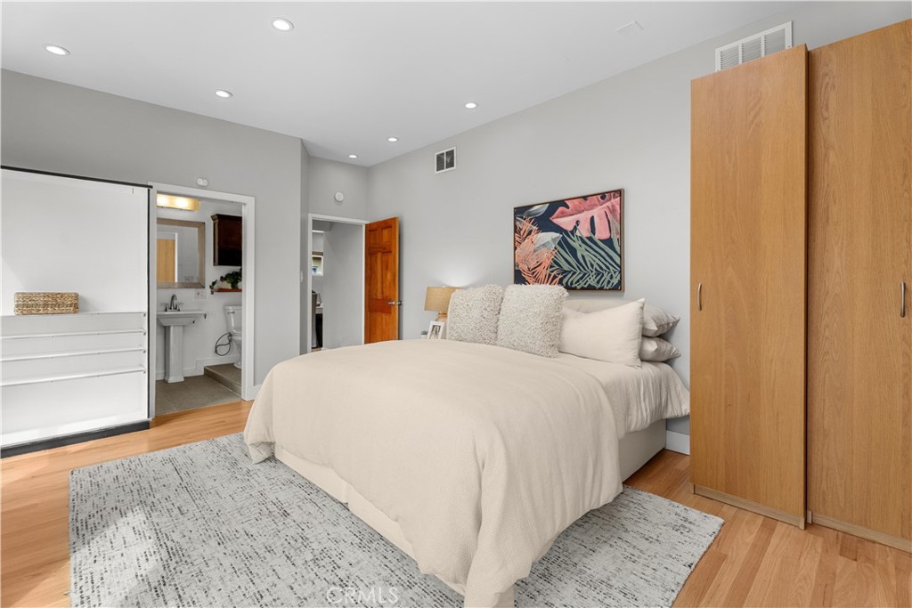 929 Lomita