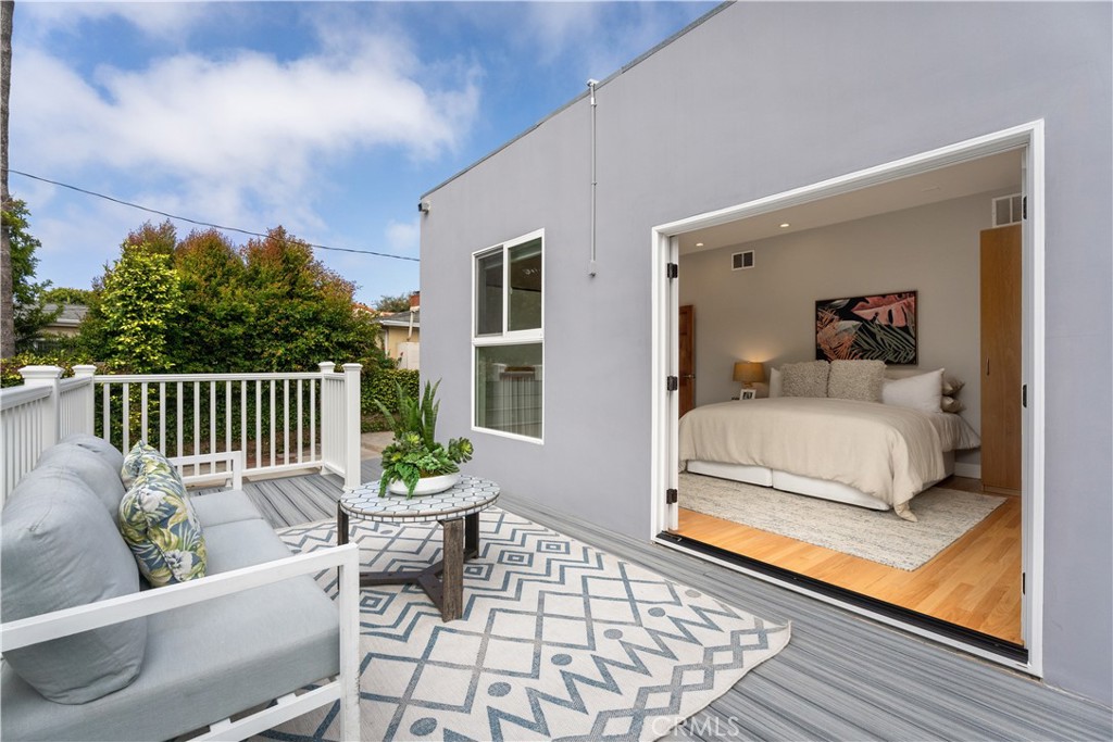 929 Lomita